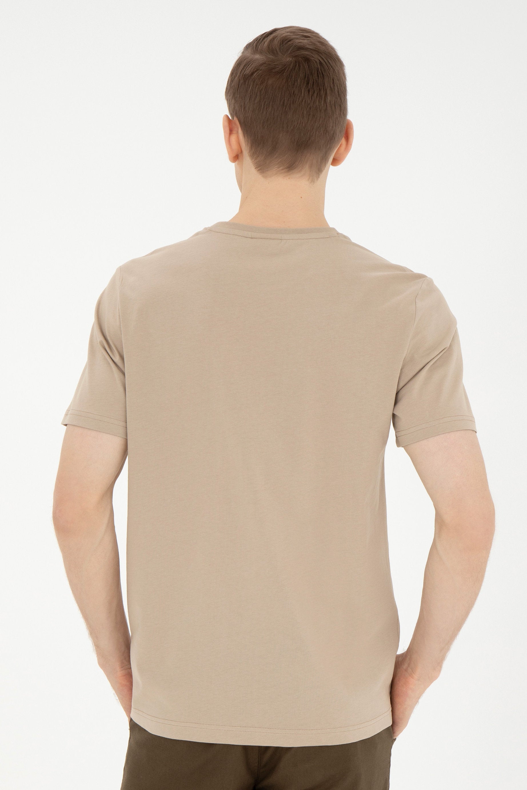 Men Beige T-Shirt_G081GL0110 1827185_VR183_04