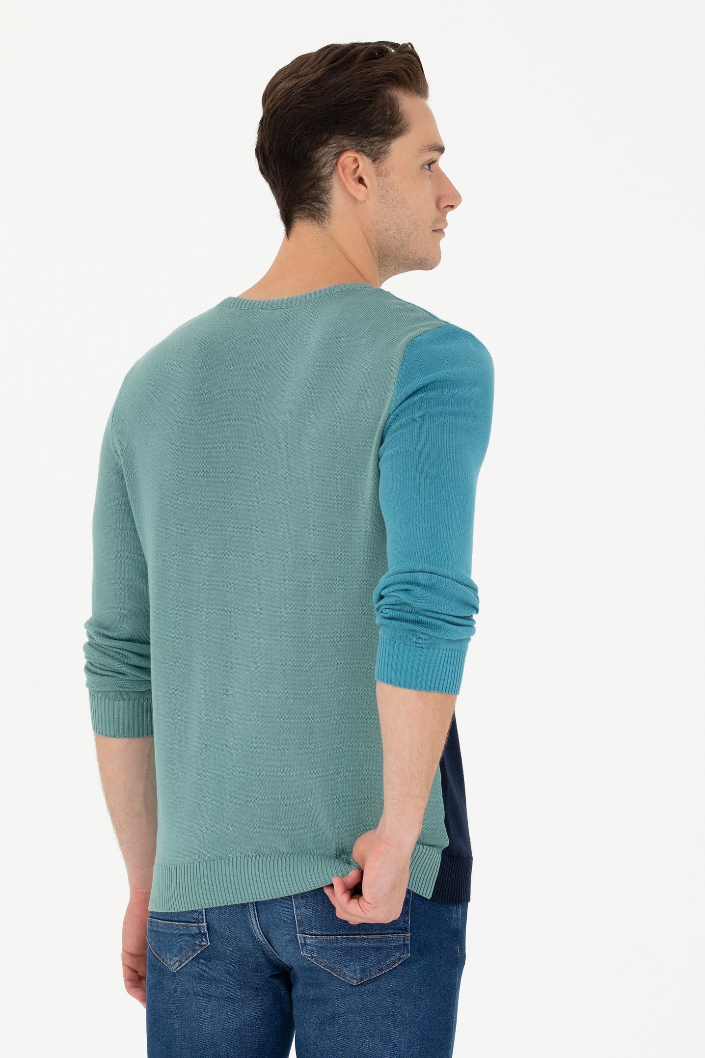 Multi-Color Pullover_G081GL0TK0 1678215_VR102_03