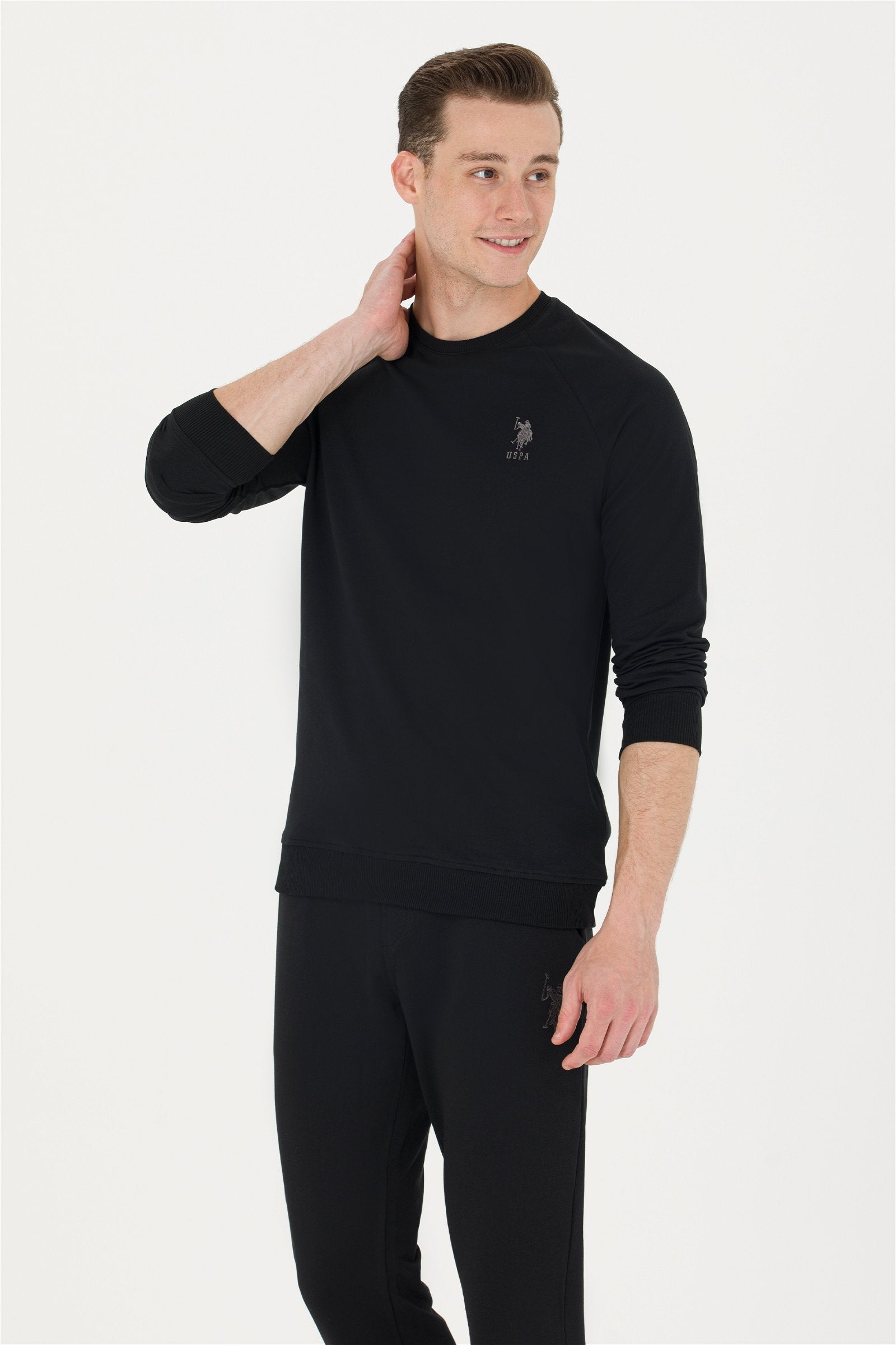 Black Sweatshirt With USPA Logo_G081SZ0820 1639130_VR046_01