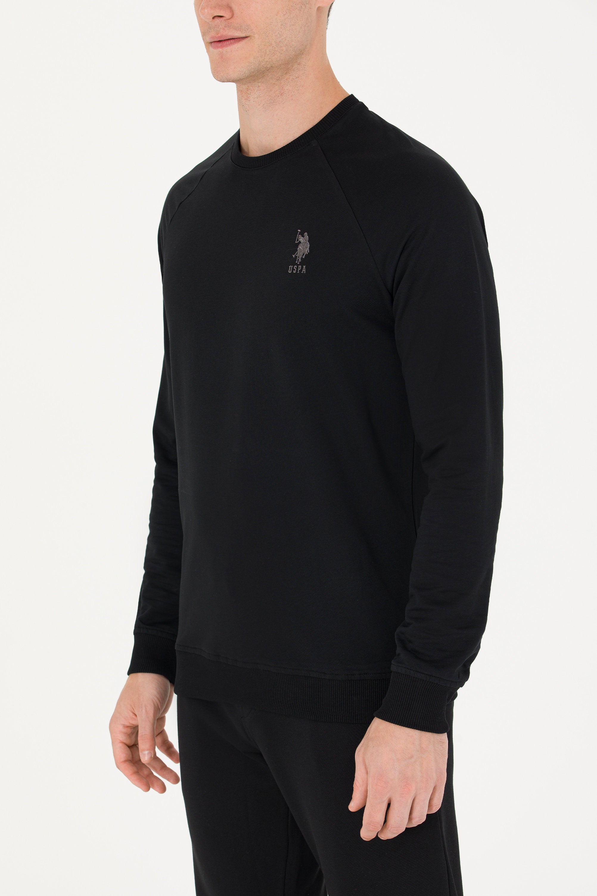 Black Sweatshirt With USPA Logo_G081SZ0820 1639130_VR046_02