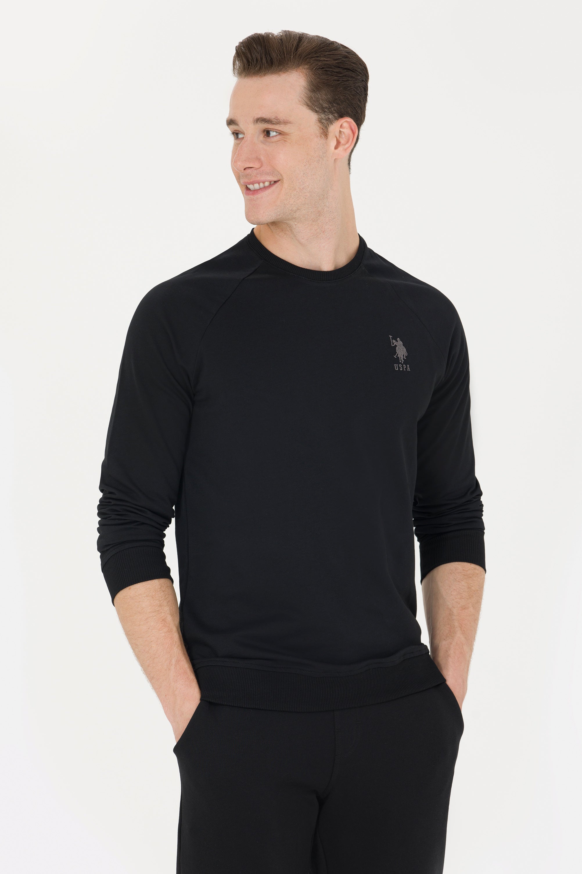 Black Sweatshirt With USPA Logo_G081SZ0820 1639130_VR046_05