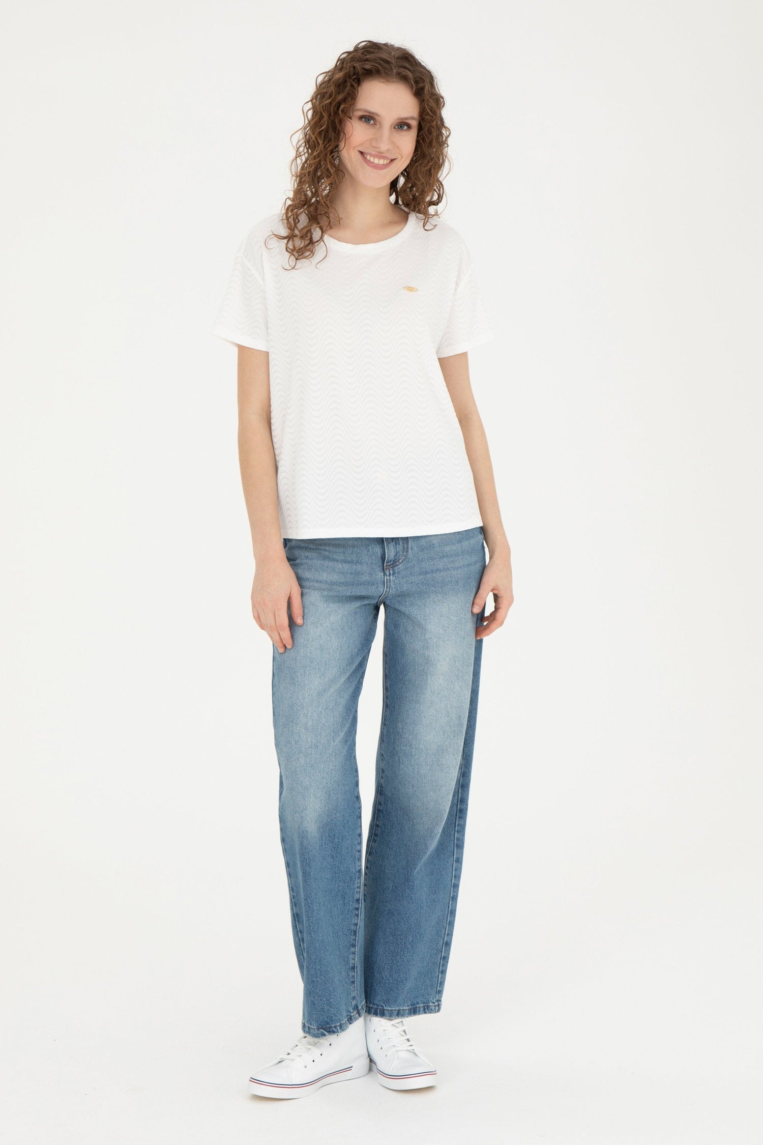 Women White T-Shirt_G082SZ0110 1826502_VR019_03